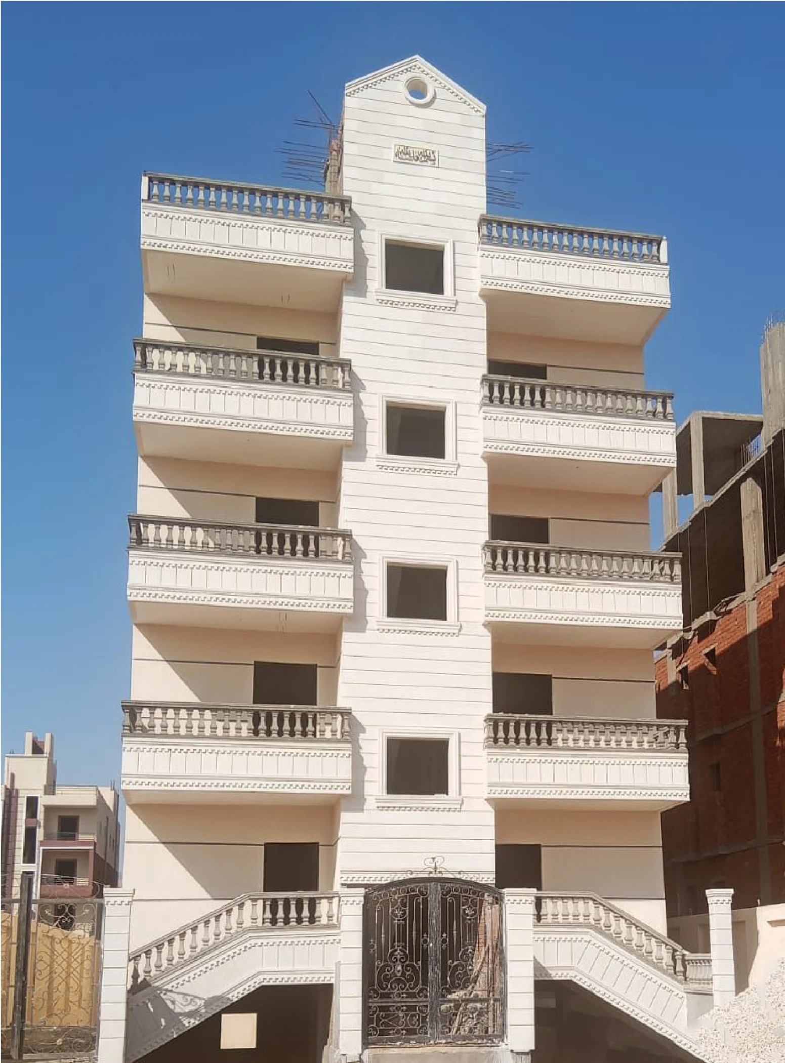 سابقة الأعمال — القطعة 652